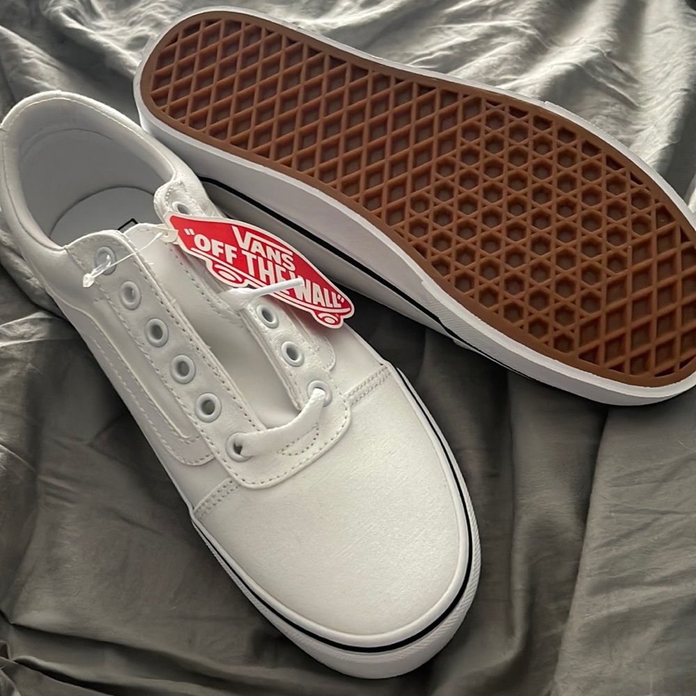 Brand new pair of Vans never worn